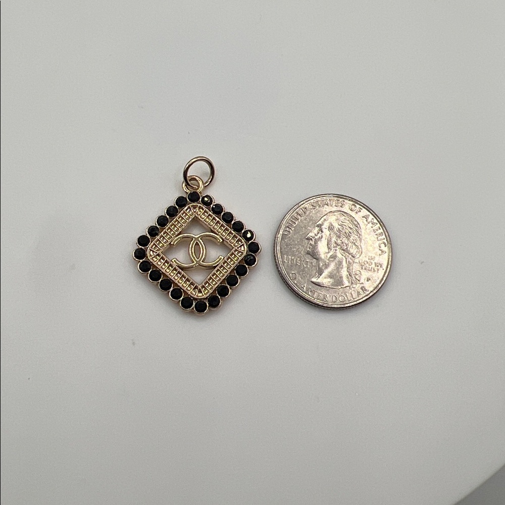 1111. Elegant Gold and Black Crystal Charm - Picture 2 of 3